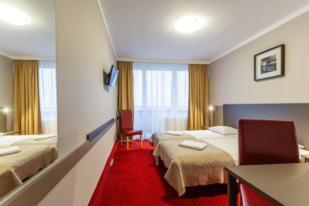 Hotel New Skanpol Kolobrzeg Bagian luar foto